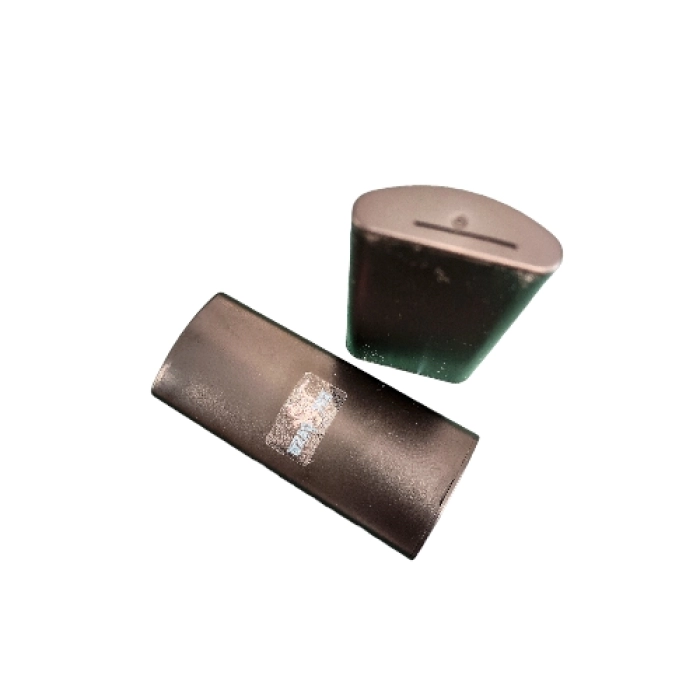 Контейнер за резци с магнит | 15.00 лв. / 7.67 &euro;